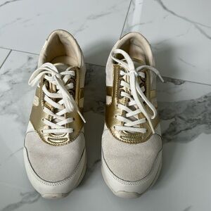 Tommy Hilfiger Gold/Cream sneakers size 6.5